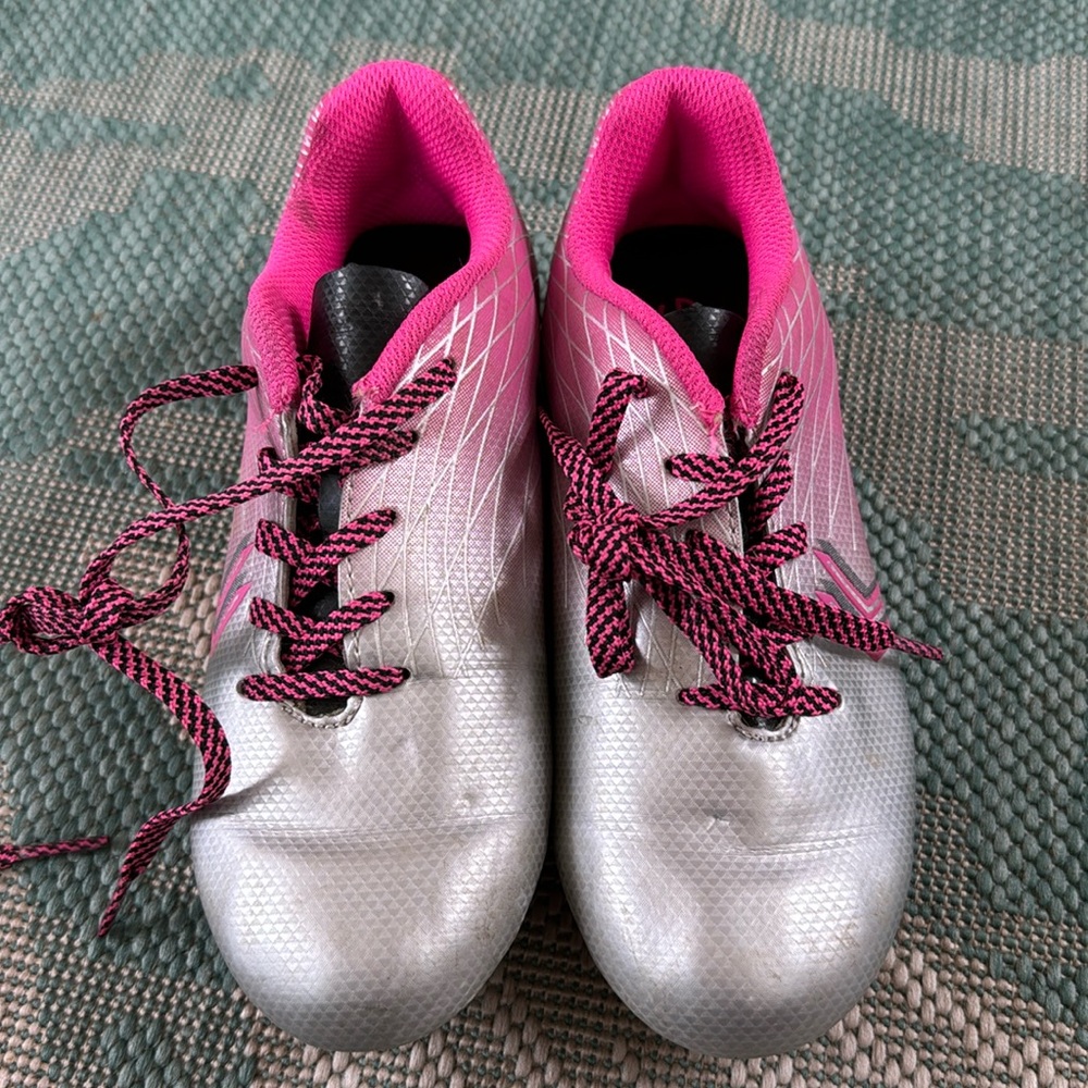 Youth soccer cleats